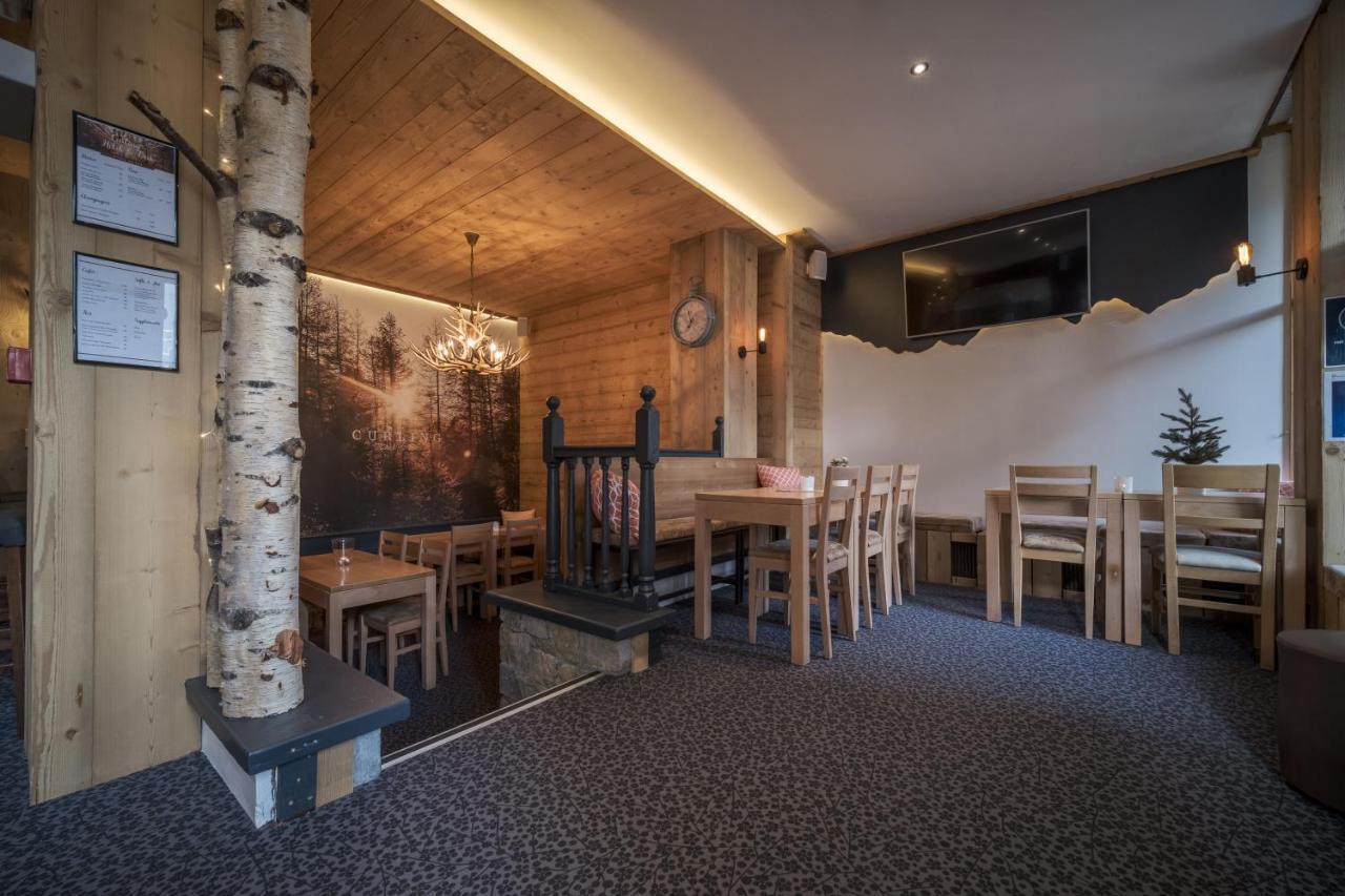 Curling Hotel & Bar Тин Екстериор снимка